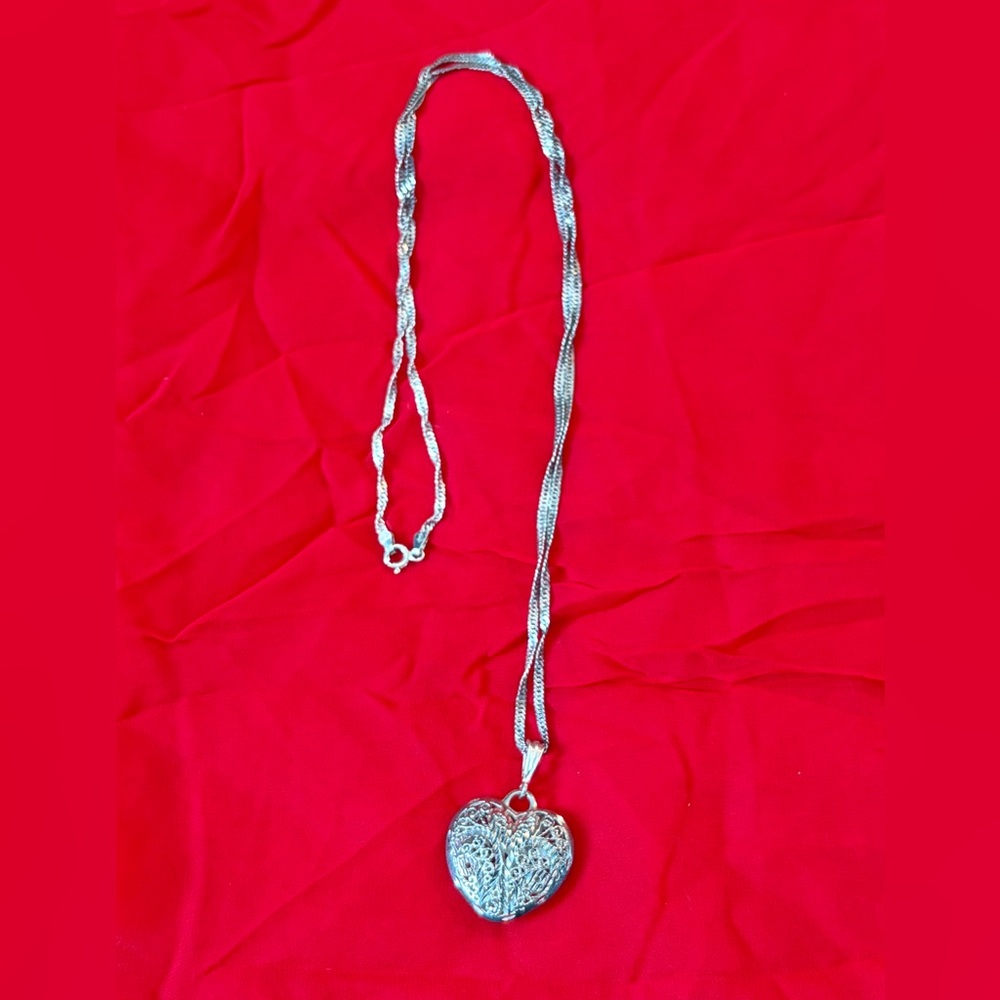 Sterling Silver filigree puffy heart necklace  11g .925 Italy